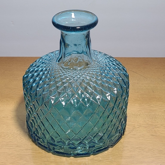 Vintage MCM Light Blue Diamond Pattern W/ Greek Design Glass Decanter - Picture 4 of 7